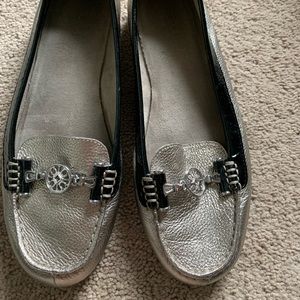Aerosoles metallic silver and black flats